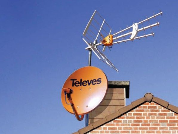 Montaż anten na dachu